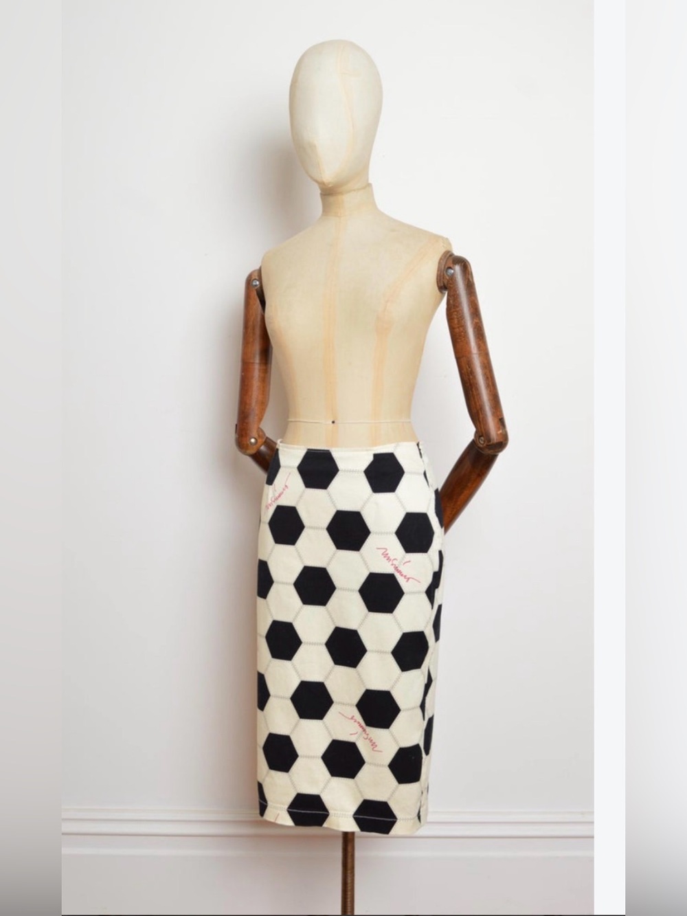 vintage 90s Moschino Jeans black-and-ecru soccer ball pattern pencil skirt sz 4